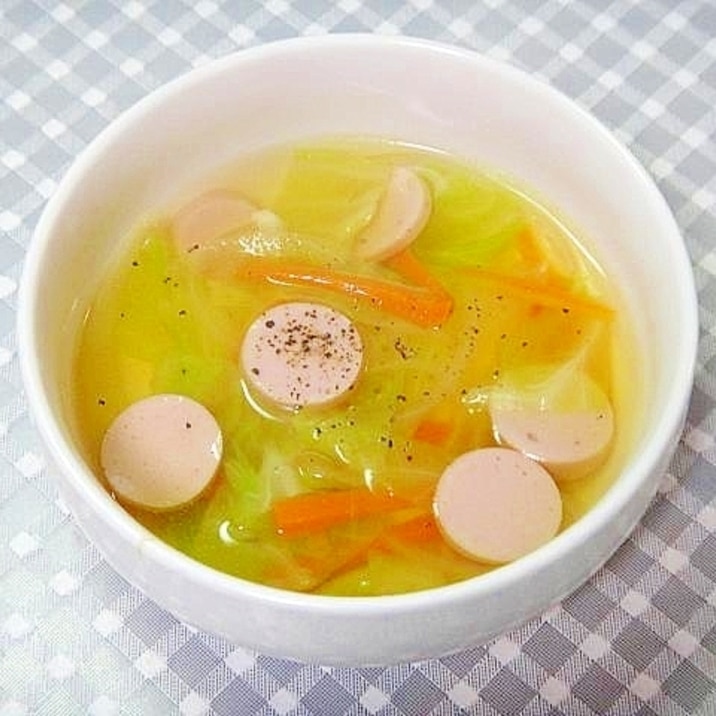 魚肉ソーセージとキャベツ人参のコンソメスープ